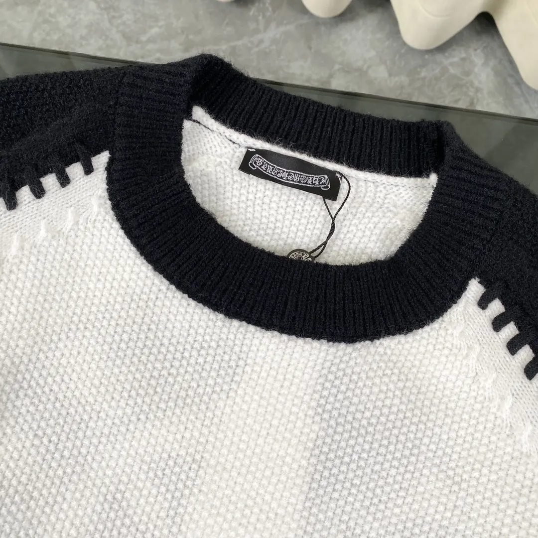 P260 ChromeHearts popular Chrome Hearts CH Sanskrit horseshoe cross embroidery pullover round neck raglan sleeve sweater. Contrast color splicing raglan round neck knitted sweater, unique knitting texture, soft and skin-friendly, classic pattern embroidery on the front and back. Retro chic. The contrasting color raglan sleeve design and the thick stitching craftsmanship at the joints make it look great when worn alone or layered! The fit is loose and slimming! Fashionable patchwork colored sweater, colorfully intertwined, with clear layers, warm and slimming. Whether worn alone or layered, you can easily control various styles and show your personal charm. The raglan sleeves are shoulder-width in contrasting colors and have ultra-detailed embroidery on the front and back, giving it a casual street feel. It looks great when worn alone! The sleeves are designed with contrasting colors and seams, and the round neck style reveals the neck and flatters the face shape! Wool blend knitted fabric, soft, comfortable and warm to the touch. Contrasting color design➕Loose fit, not flattering on your body shape and slimming, not to mention how easy it is to wear! Basic, versatile and fashionable classic! Black and white are versatile! Black and gray high-end! Couples get involved!  Color: black and white/black gray Size: S~M~L